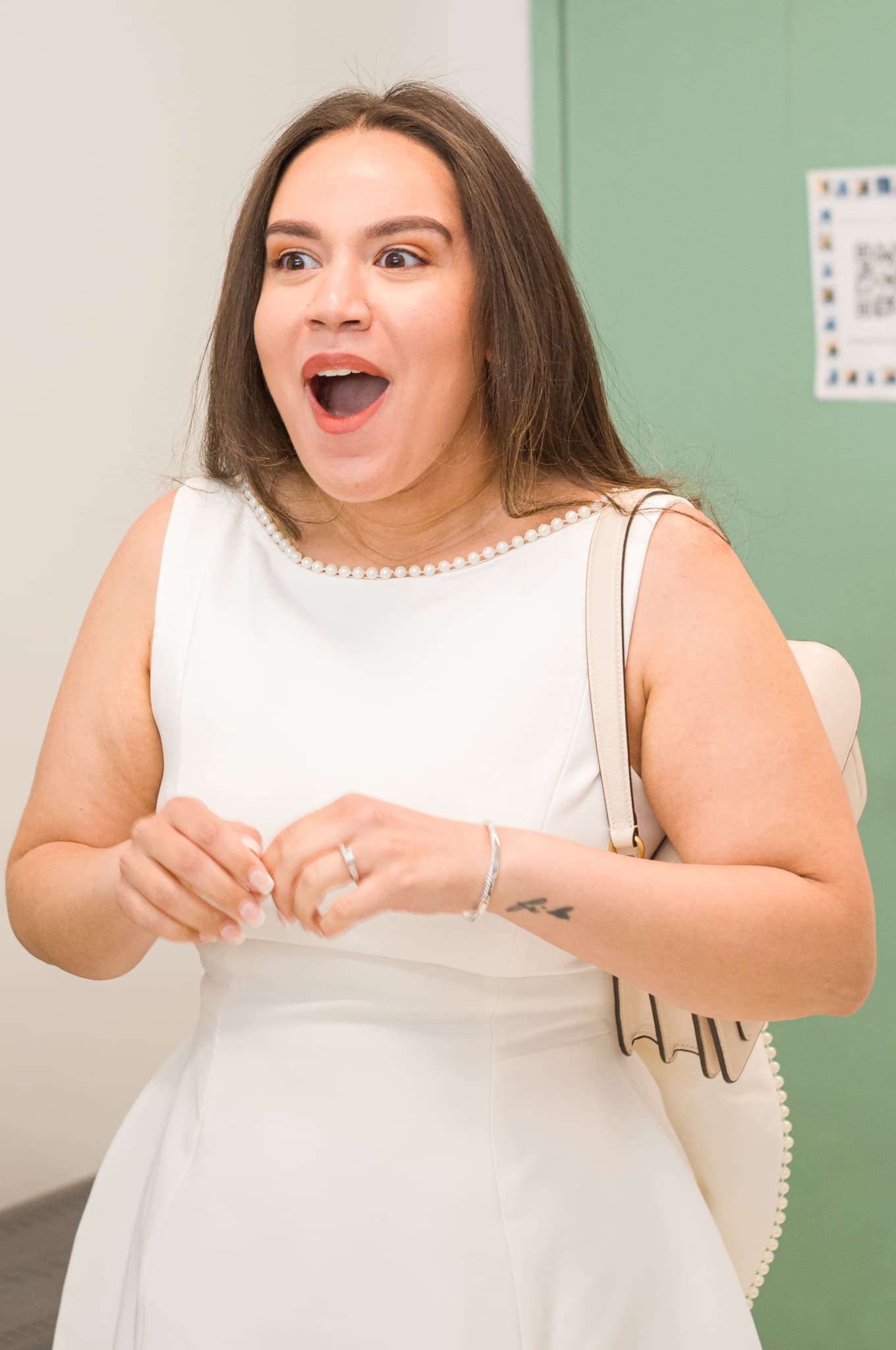 Jinet's surprised reaction seeing the shower for the first time